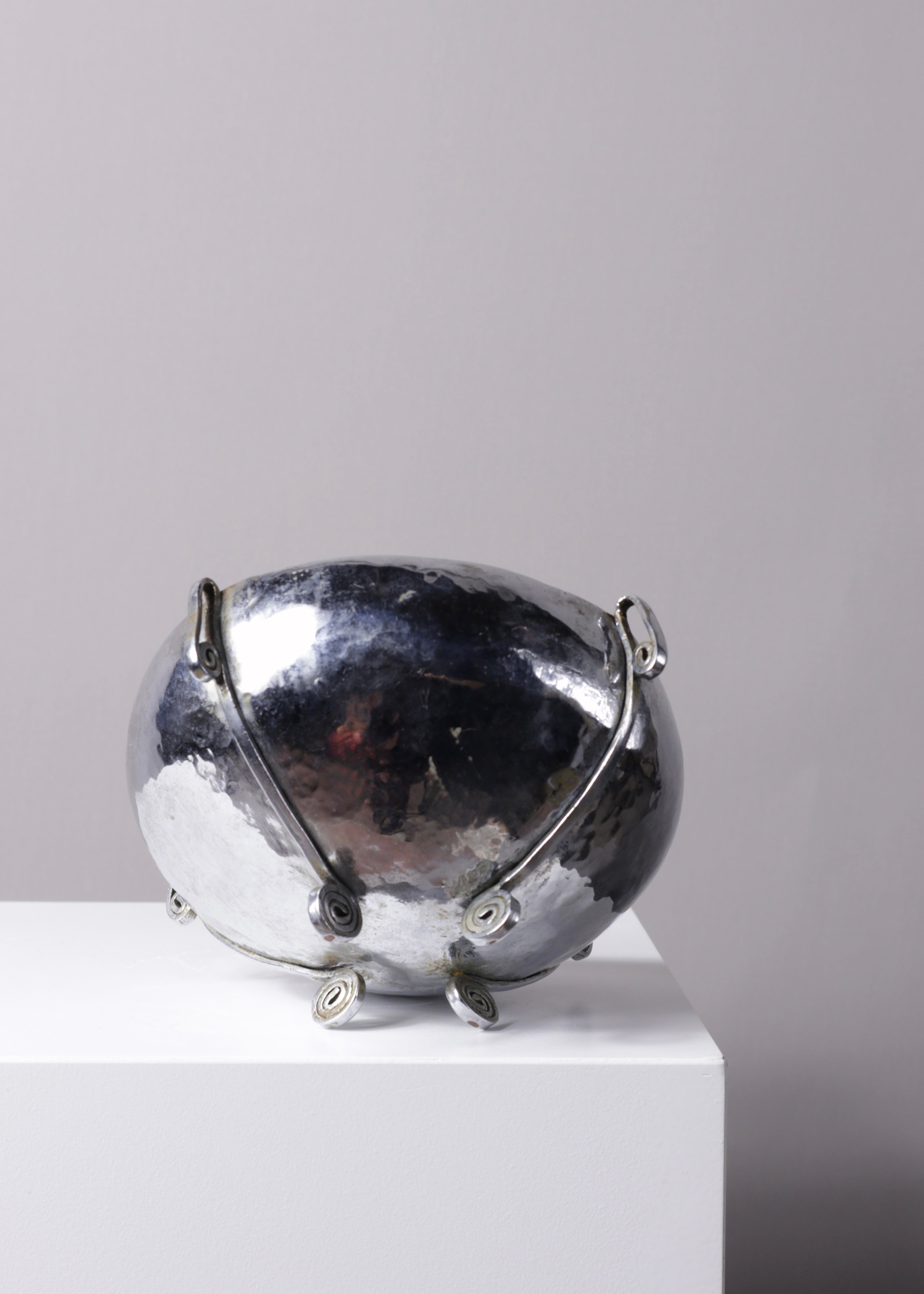 Arts & Crafts Hammered Silver-Plated Footed Bowl, England, c.1900