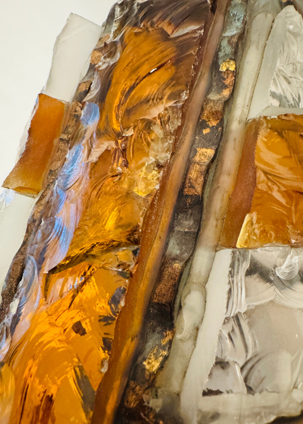 Brutalist Murano glass wall sconce by Albano Poli for Poliarte, Italy, featuring thick amber and clear textured glass within a forged iron frame
