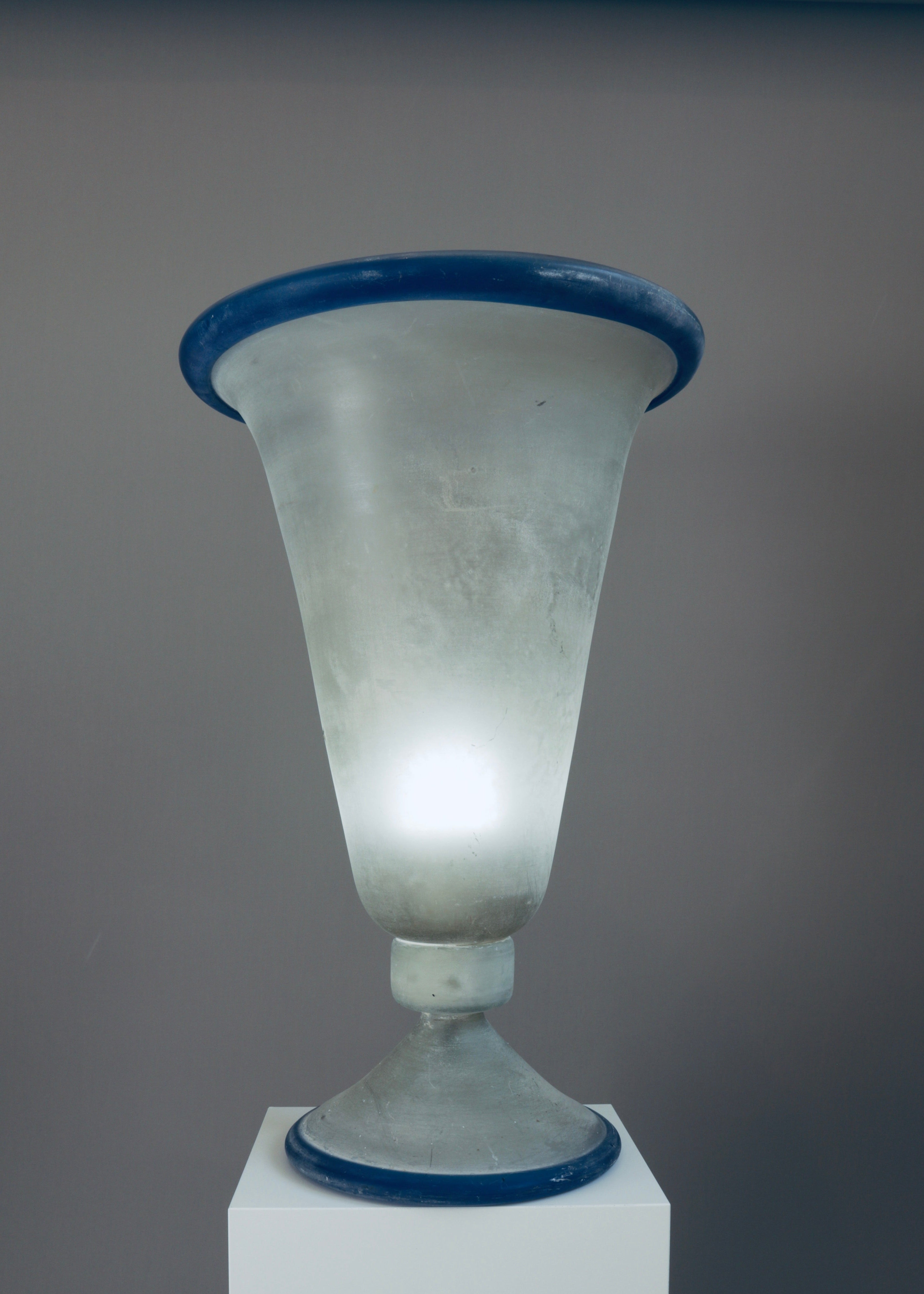 Large Murano scavo glass table lamp with cobalt blue rim, Italy 1980s, textured alabaster style glass lighting.